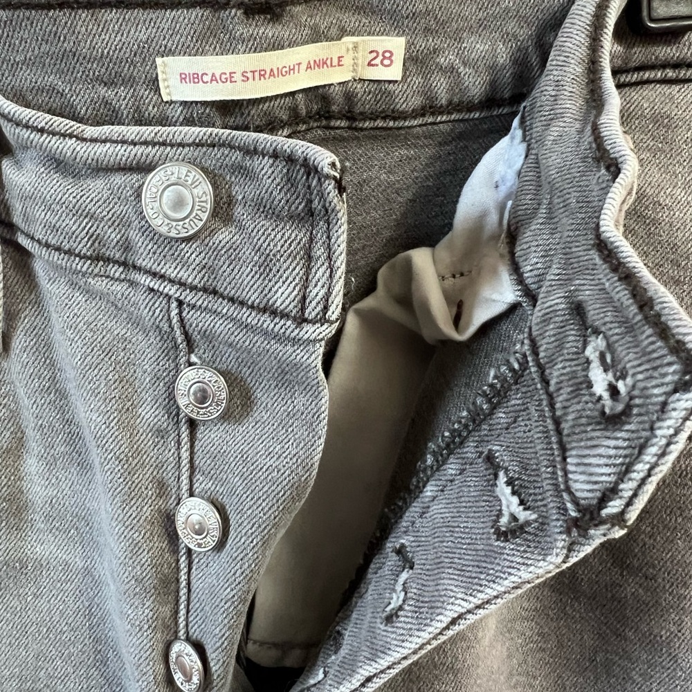 Levi’s Ribcage Straight Ankle Gray Jeans